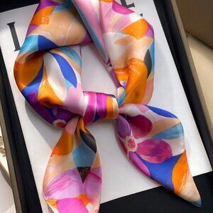 🧣🧣New Fashionable Women's Scarf in Multicolor. 🧣🧣